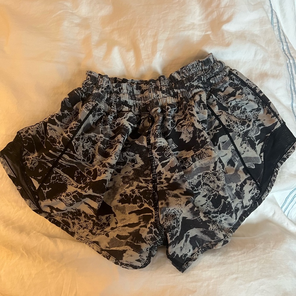 lululemon hoty hot shorts